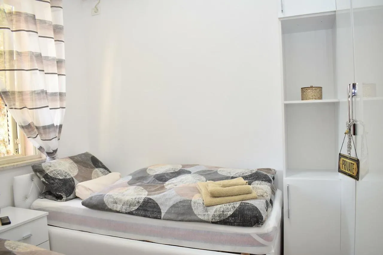 Lura 1 Beach House - 235 Plazhi San Pietro Villa