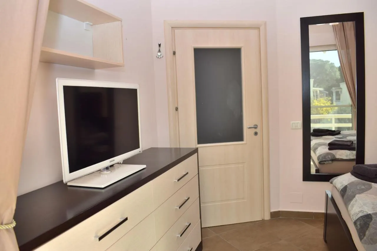 Lura 1 Beach House - 235 Plazhi San Pietro Villa